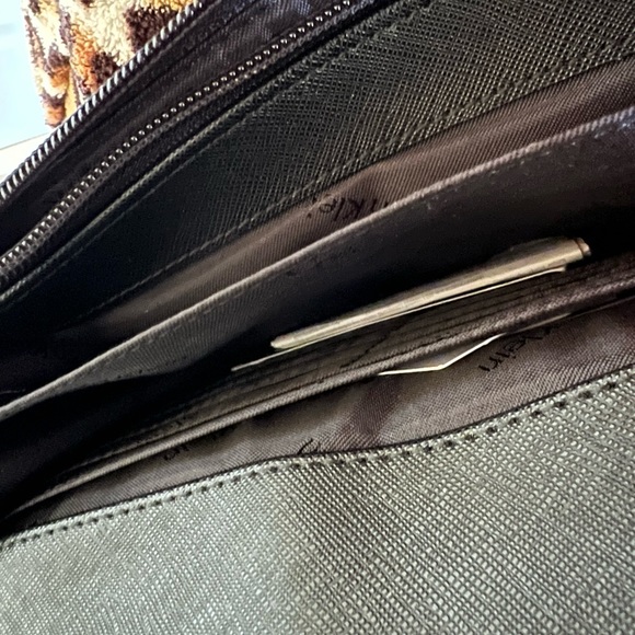 Calvin Klein crossbody - Picture 8 of 11